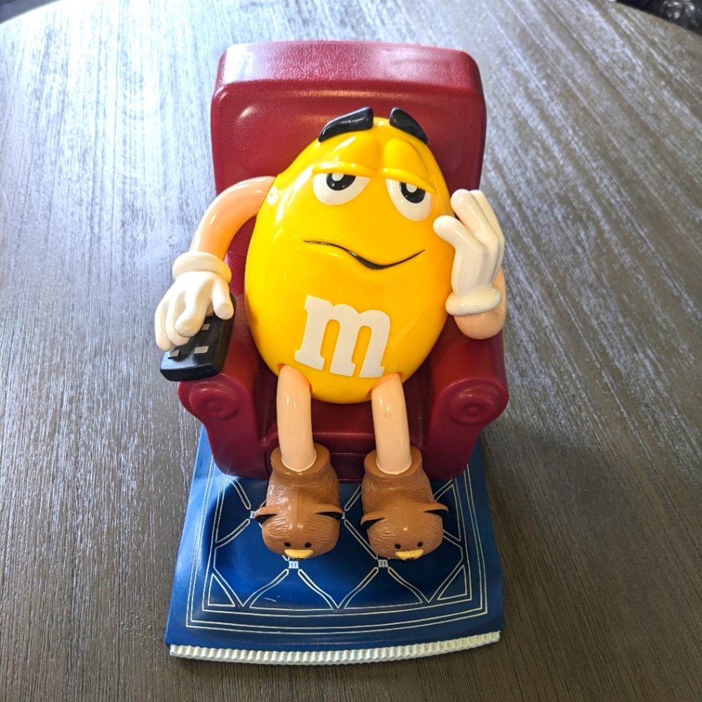 Yellow M&M Dispenser LA-Z-Boy Recliner M&M's Candy Collectible Vintage 1999 Mars